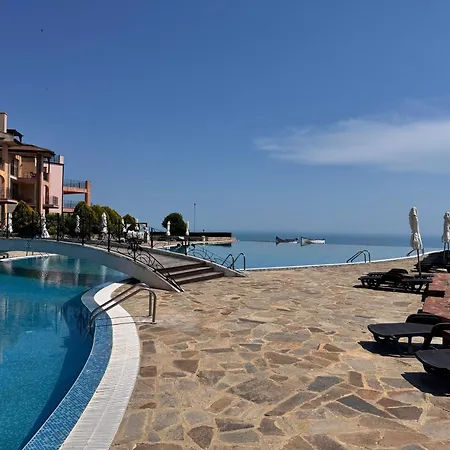 Sea View & Infinity Pool In Kaliakria Appartement *